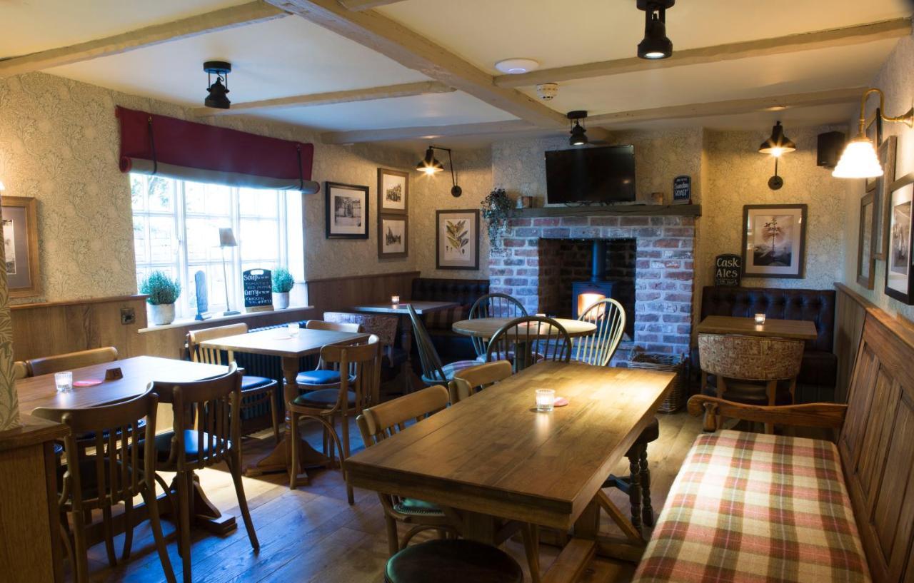 Red Lion Inn Little Budworth Exterior foto